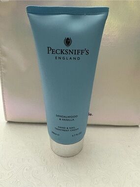 Sandalwood & Vanilla Hand & Nail Treatment Cream - Light Blue